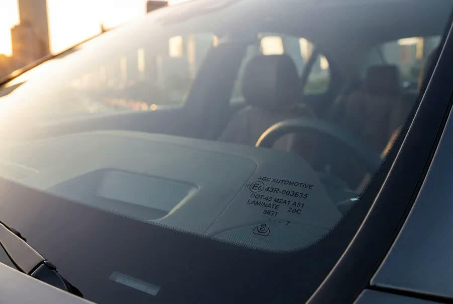 OEM Quality — стекло с зоной камеры